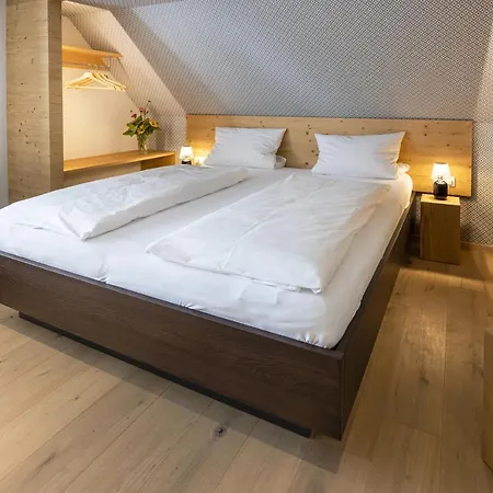 Jauch's Loewen Hotel-restaurant