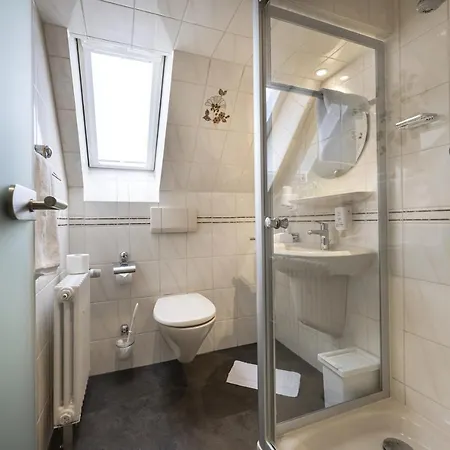 Jauch's Loewen Hotel-restaurant Neuershausen