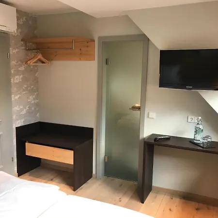 Jauch's Loewen Hotel-restaurant Neuershausen